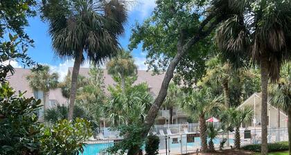 Quiet Tide is a 4bd 3 bath condo located in South Forest Beach