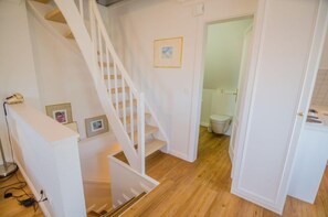 Unclassified image, 4 of 17, button