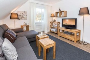 TV, DVD player - Haus Seerose, Whg. 1 - Meeresrauschen. Stylish. Kreativ. - Haus Seerose, Whg. 1 - Objekt-id: Srw/01 (Sylt)