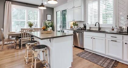 Cozy Downtown Retreat! Patio + Fire Pit + Garden