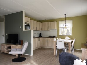 Kjøleskap, mikrobølgeovn, oppvaskmaskin og brødrister