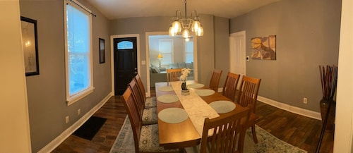 Beautiful 3 bedroom  house Downtown Hamilton near Spooky nook / Miami University