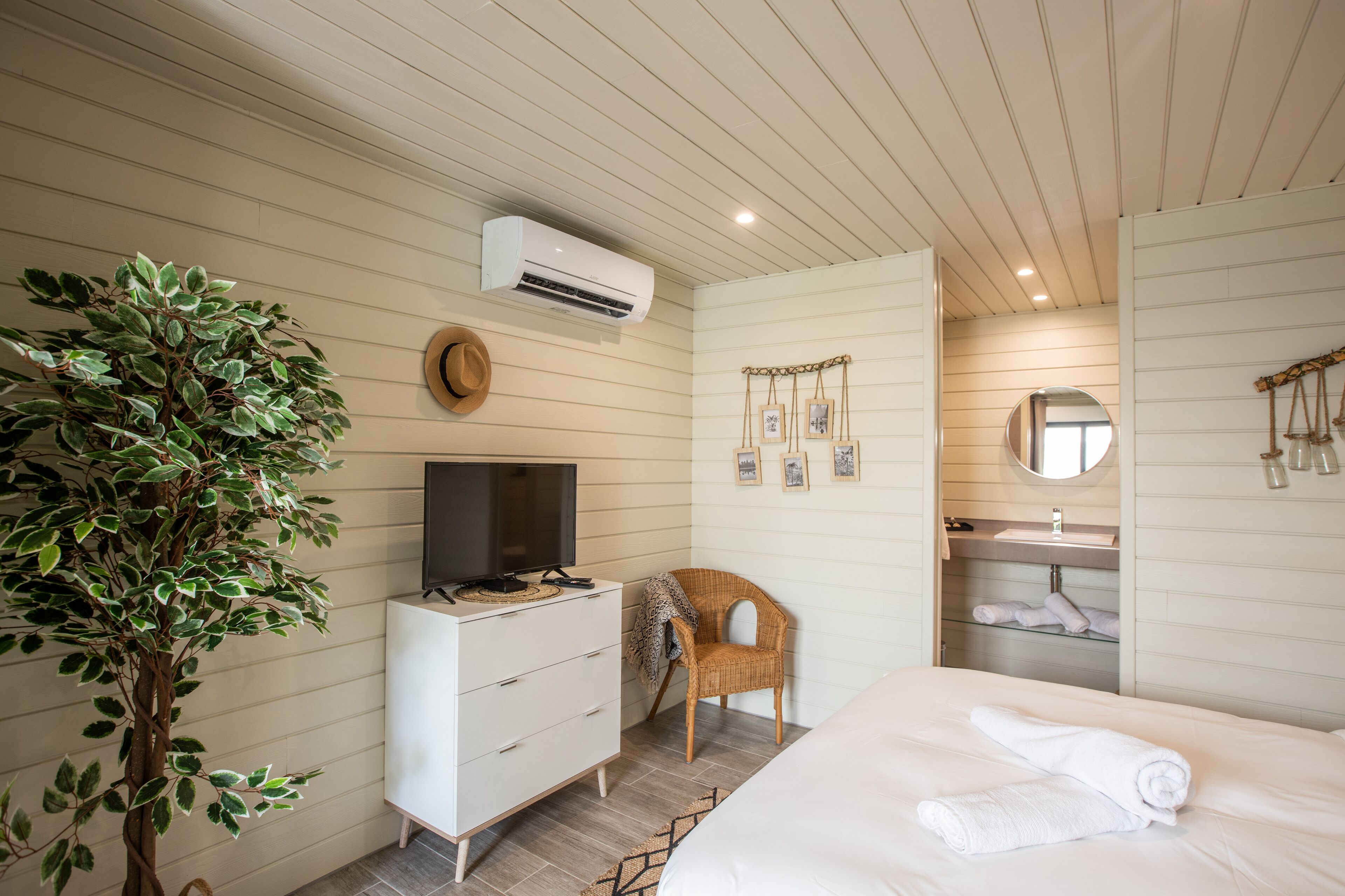 superior room | 1 bedroom, minibar, in-room safe, blackout curtains