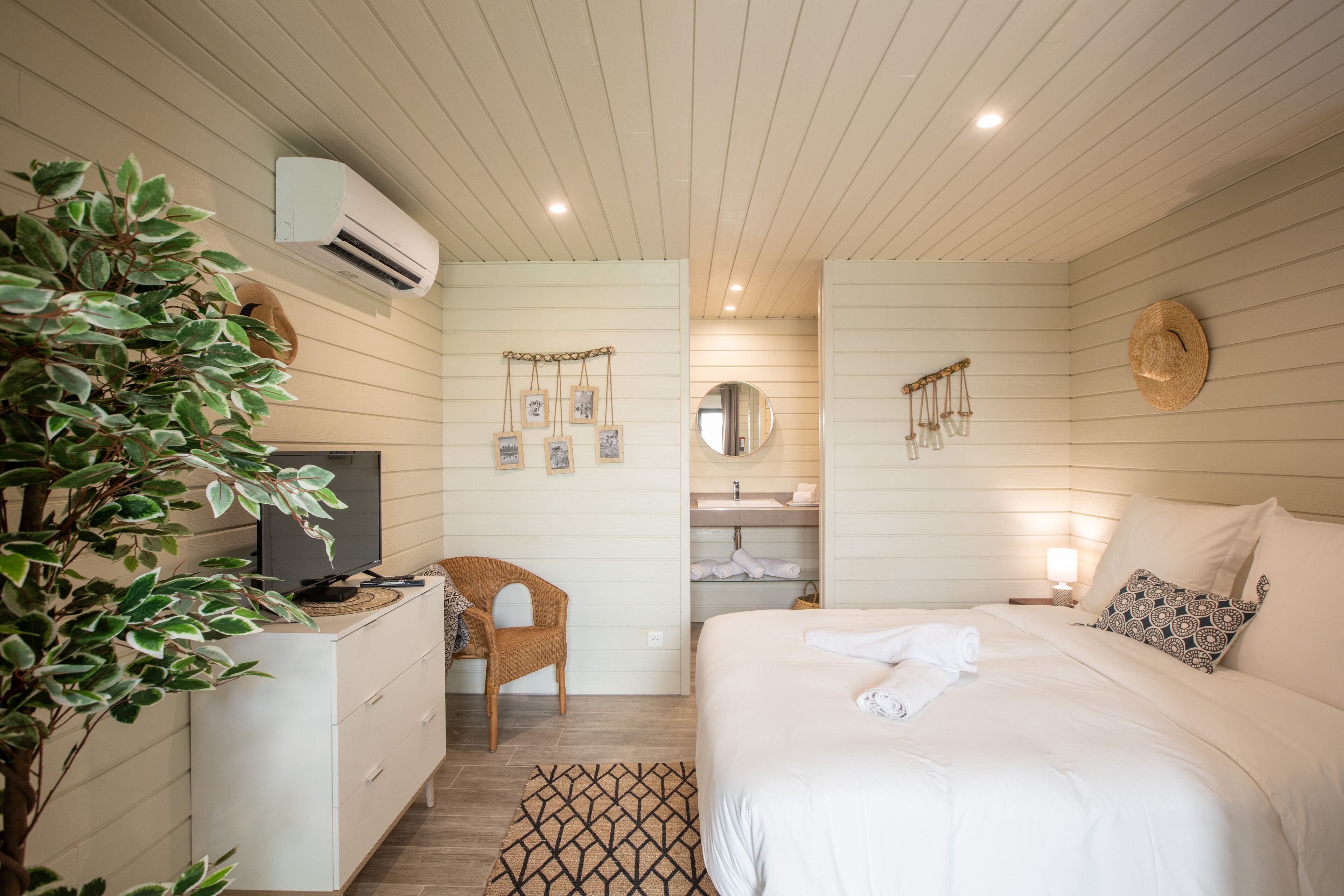 superior room | 1 bedroom, minibar, in-room safe, blackout curtains