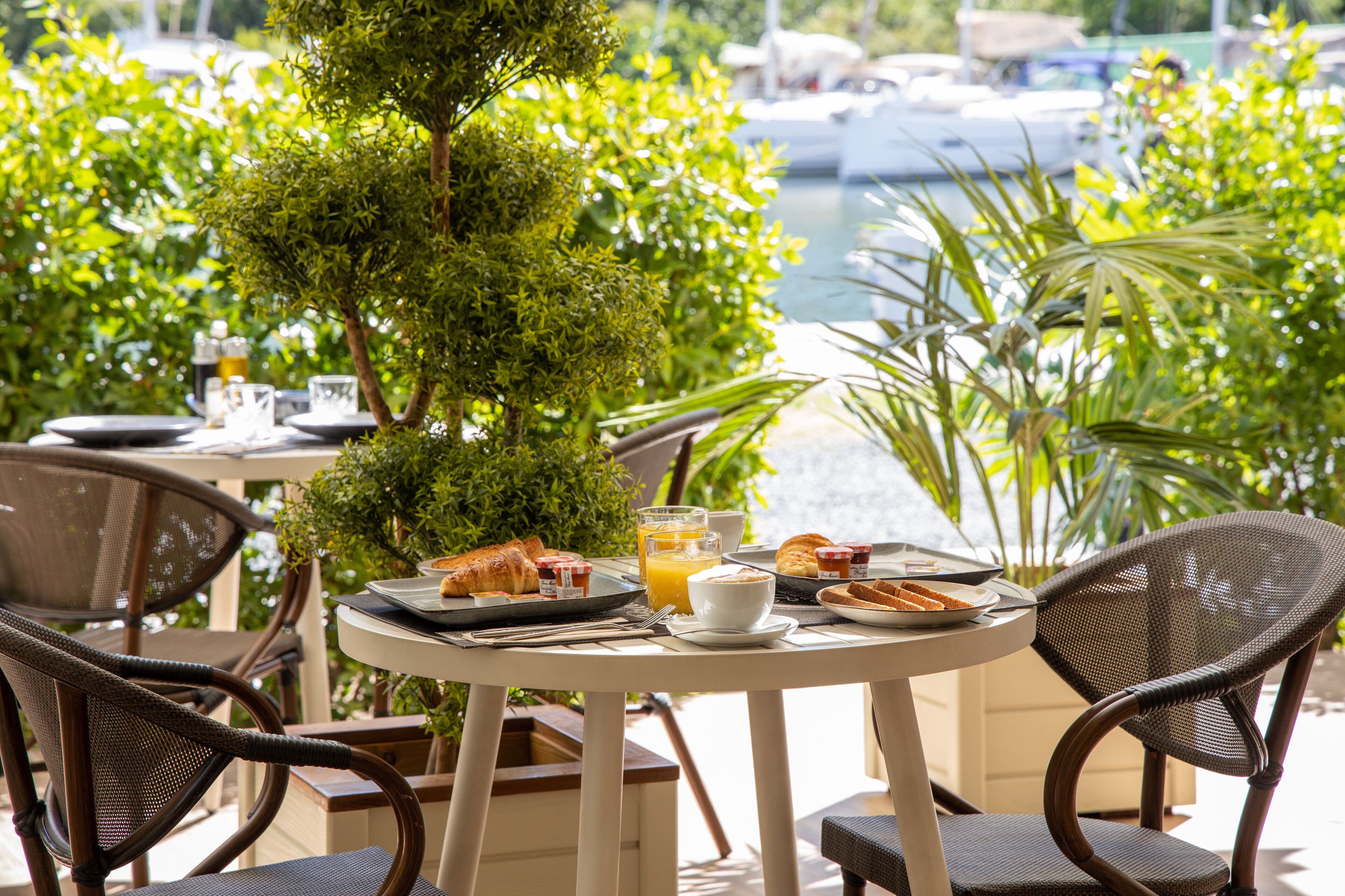 daily full breakfast for a fee