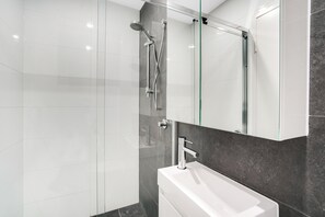 Studio, Non Smoking, Kitchenette | Bathroom | Shower, hair dryer, towels - Coogee Studio Apartments (Coogee)