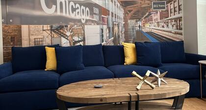 Trendy West Town Flat - 2 bed / 1.5 bath with parking