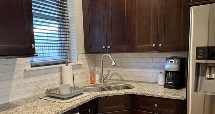 Trendy West Town Flat - 2 bed / 1.5 bath with parking