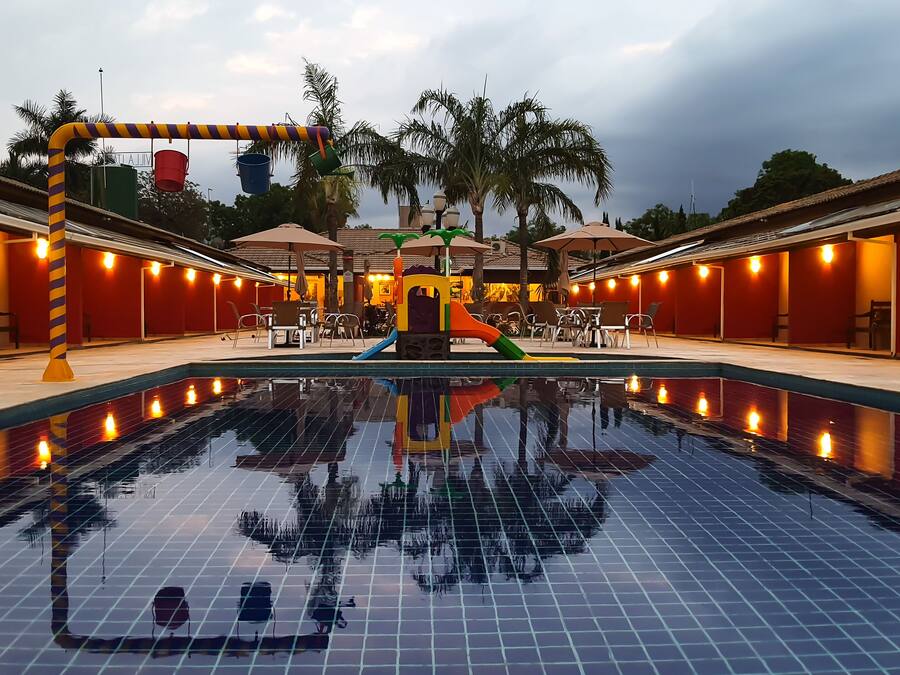 2 kolam renang outdoor