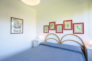 4 bedrooms, bed sheets