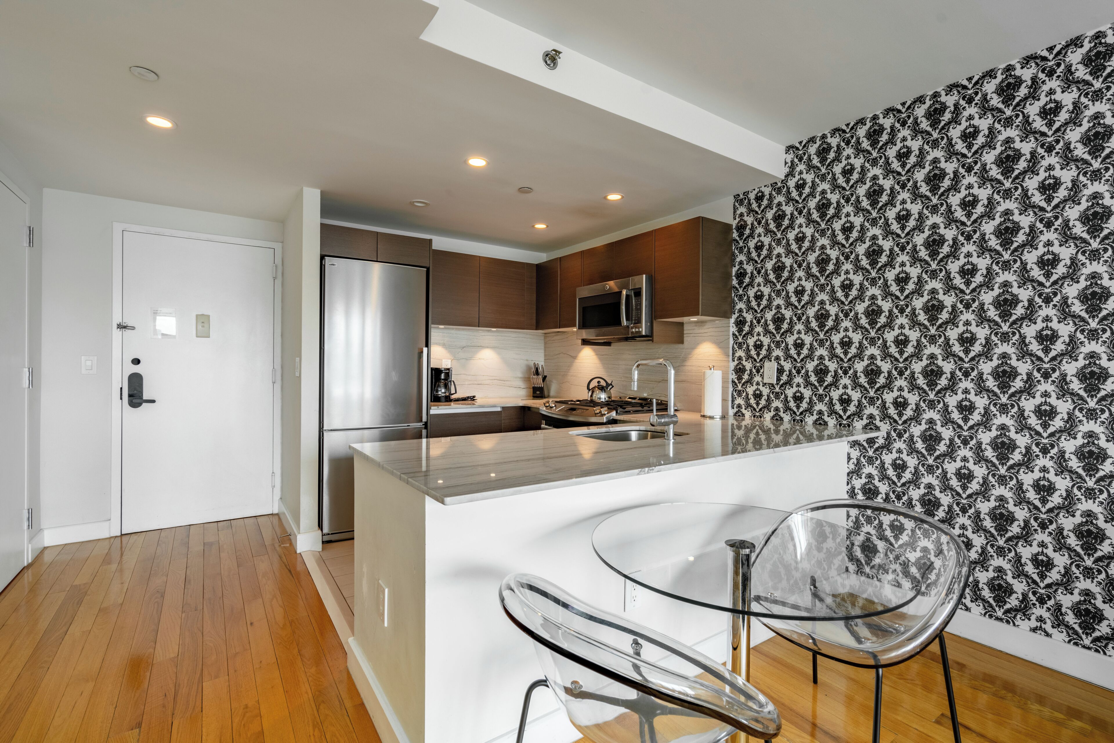 冰箱、微波炉、烤箱、炉灶