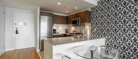 冰箱、微波炉、烤箱、炉灶