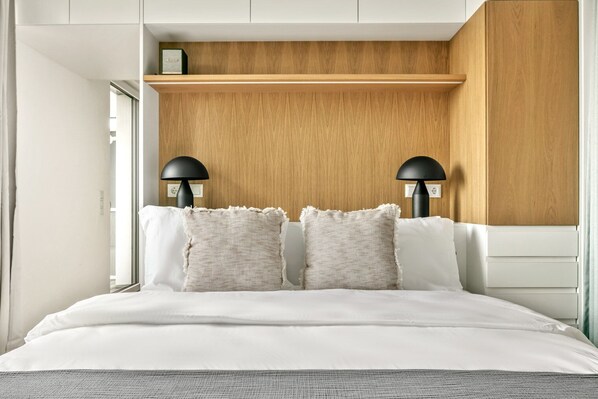 1 bedroom, iron/ironing board, WiFi, bed sheets - Luxe Rudolfsheim-Fünfhaus Studio w/ Elevator, near U4, by Blueground (Vienna)