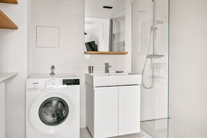 Hårføner og håndklær