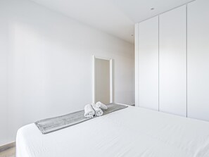 1 bedroom, iron/ironing board, Internet, bed sheets - Cozy apartment with pool, parking and wifi. (Sitges)