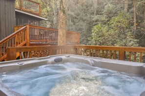 Bañera de hidromasaje al aire libre