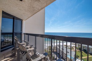 Property grounds - 2-bedroom Condo, just steps away from Destin’s Pristine Beaches (Destin)