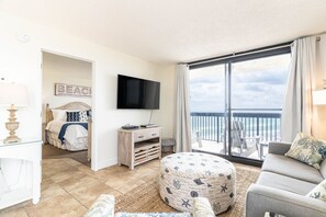 2 bedrooms, in-room safe, iron/ironing board, free WiFi - 2-bedroom Condo, just steps away from Destin’s Pristine Beaches (Destin)