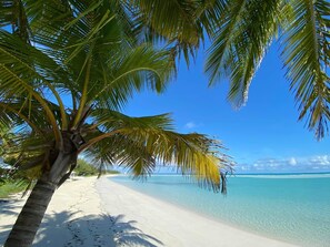 Beach nearby, sun-loungers, beach towels