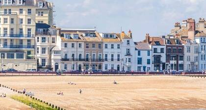 Beautiful 2 Bed Balcony Apart Seafront Eastbourne