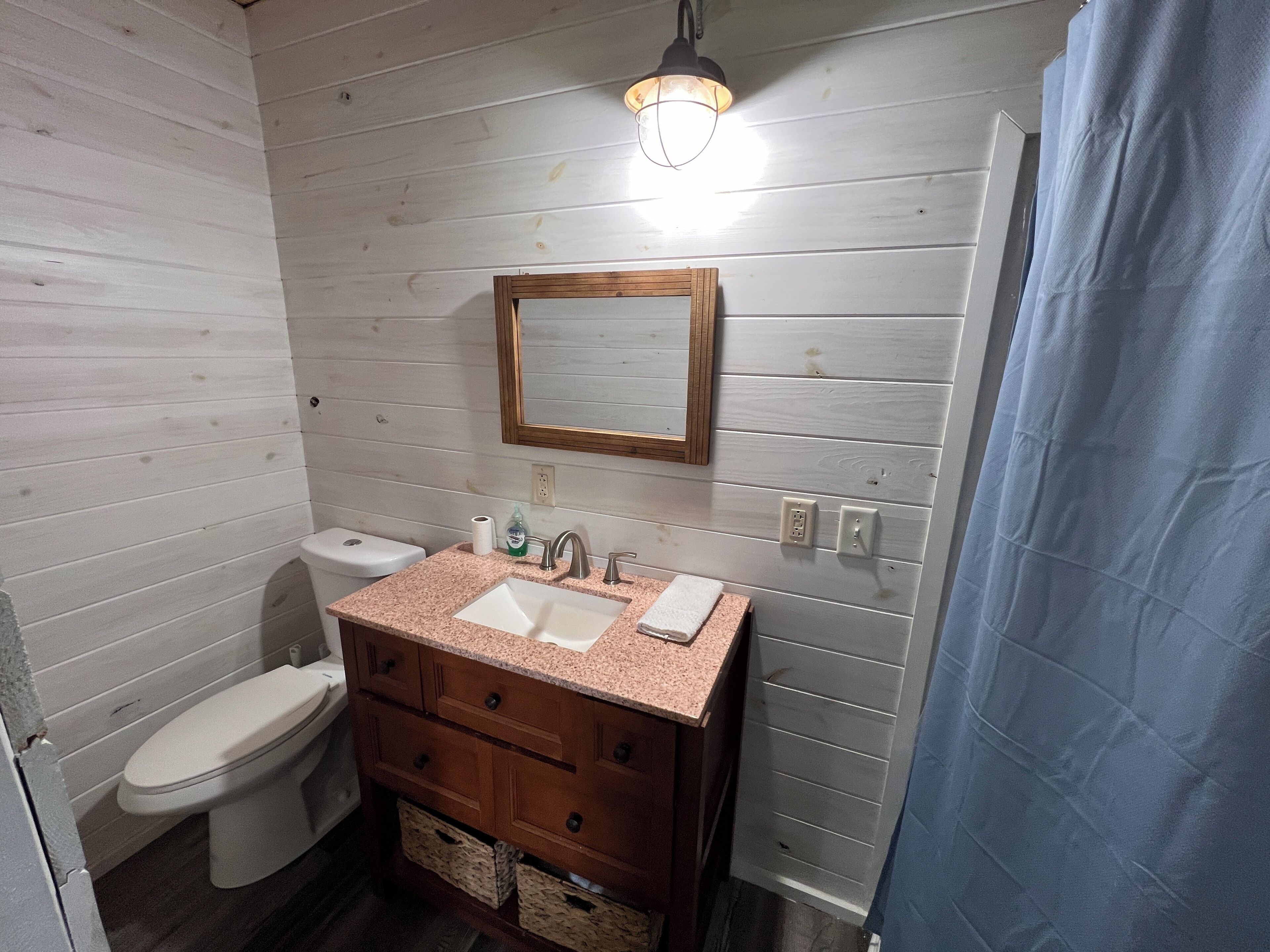 Dusche, Handtücher, Toilettenpapier