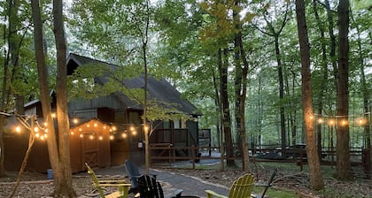 Acorn Acre luxury 3-bed A-frame cabin in the woods