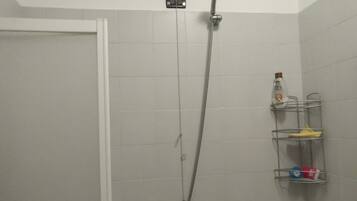 Combined shower/tub