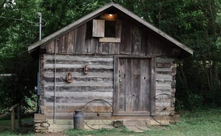 Exterior. Elk Riverside Escape