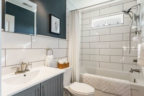 Combined shower/bathtub, hair dryer, towels, soap