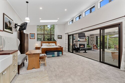 Westhay Stables - Paparoa Holiday Home