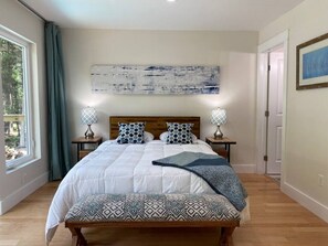 3 bedrooms, desk, iron/ironing board, travel cot