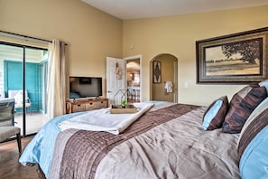2 bedrooms, desk, iron/ironing board, Internet - Stroll to Branson Strip: Condo on Golf Course (Branson)