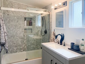 Combined shower/tub, hair dryer, towels, soap
