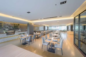 Restaurant - Lewit Hotel Pattaya, a member of Radisson Individuals (Pattaya)