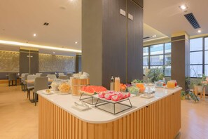 Daily buffet breakfast for a fee - Lewit Hotel Pattaya, a member of Radisson Individuals (Pattaya)