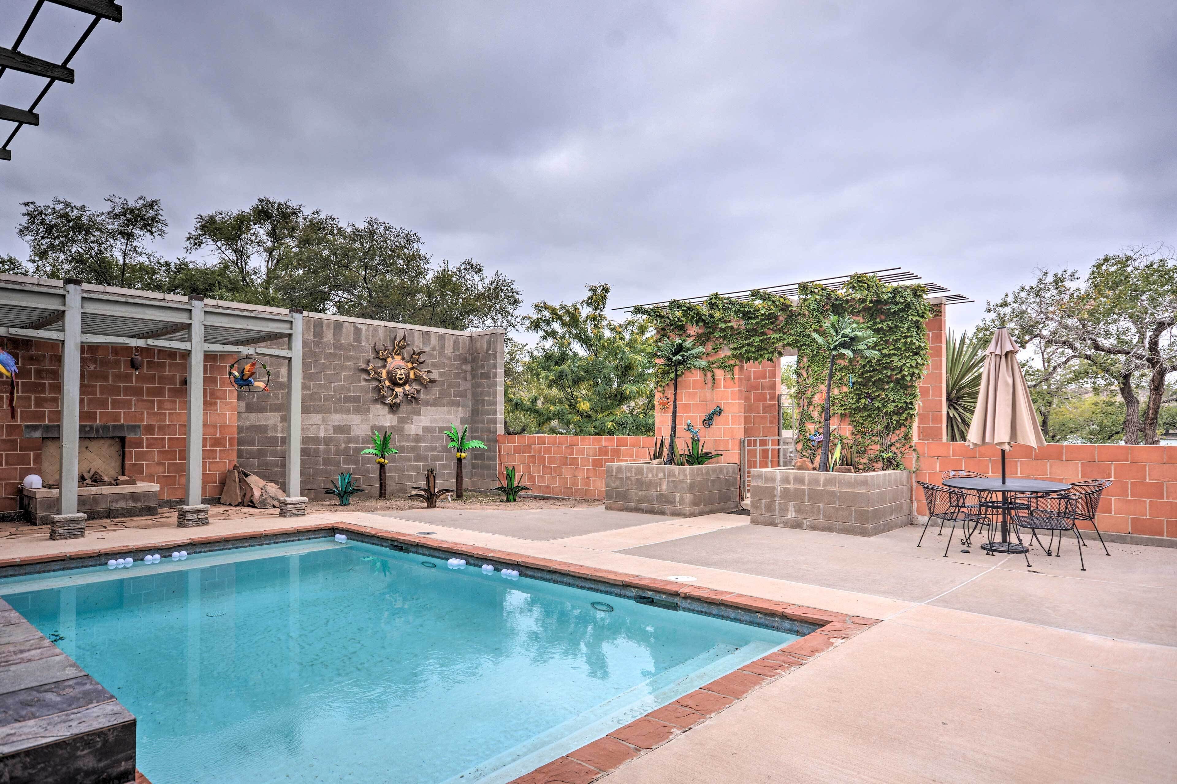 Ransom Canyon Villa w/ Pool - Steps to Lake!