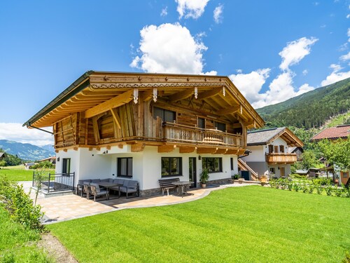 Chalet mit Sauna in der Nähe der Skigebiete