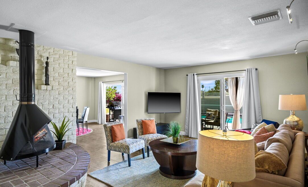 Smart TV, fireplace, books, offices