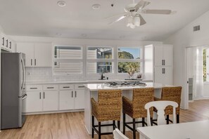 Kühlschrank, Mikrowelle, Geschirrspüler