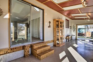 Interior - Cozy Choteau Home w/ Fire Pit, Grill, Yard! (Choteau)