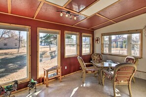 Interior - Cozy Choteau Home w/ Fire Pit, Grill, Yard! (Choteau)