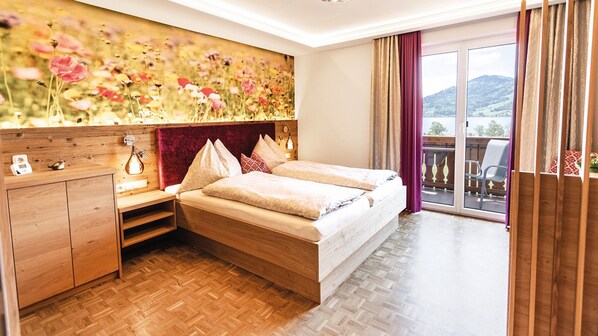 1 bedroom, desk, WiFi, bed sheets