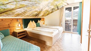 1 bedroom, desk, WiFi, bed sheets