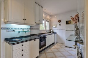 Refrigerador, microondas, horno y lavavajillas 