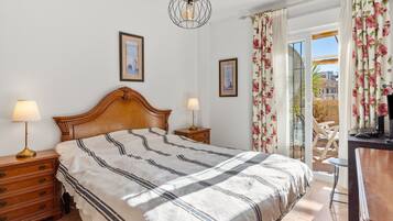 2 slaapkamers, een strijkplank/strijkijzer, gratis wifi, beddengoed