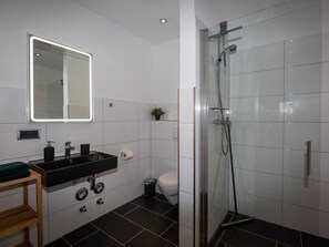 Unclassified image, 4 of 22, button