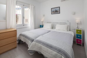 1 slaapkamer, een strijkplank/strijkijzer, gratis wifi, beddengoed