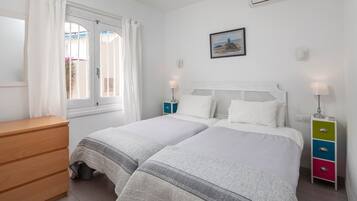 1 slaapkamer, een strijkplank/strijkijzer, gratis wifi, beddengoed
