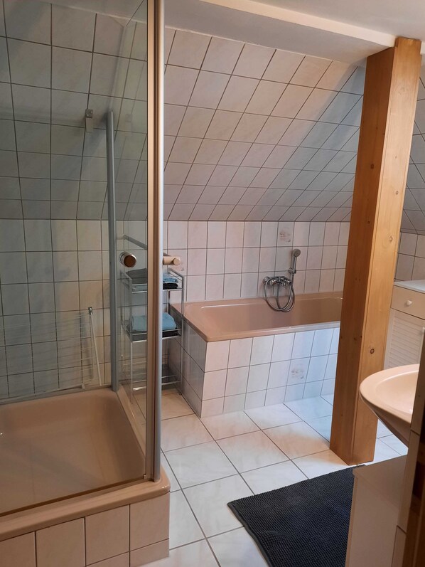 Unclassified image, 1 of 6, button