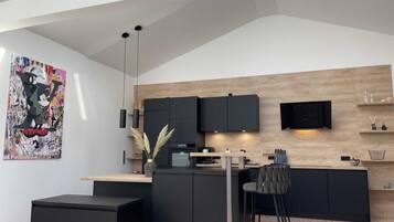 Kühlschrank, Mikrowelle, Ofen, Geschirrspüler